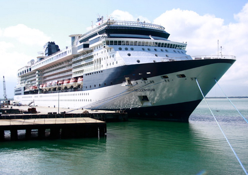 Иностранные суда причалили к портам Вьетнама в первые дни Нового года